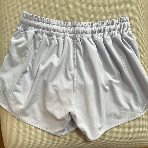 Hotty Hot Low-Rise Lined Short 4" Serene Blue EUC Size 6 no rips tears or stains - Picture 4 of 11
